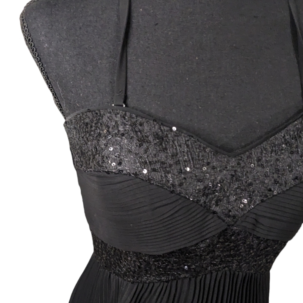 Guess formal mini strappy sequin dress size 6 with pleated skirt. Lined